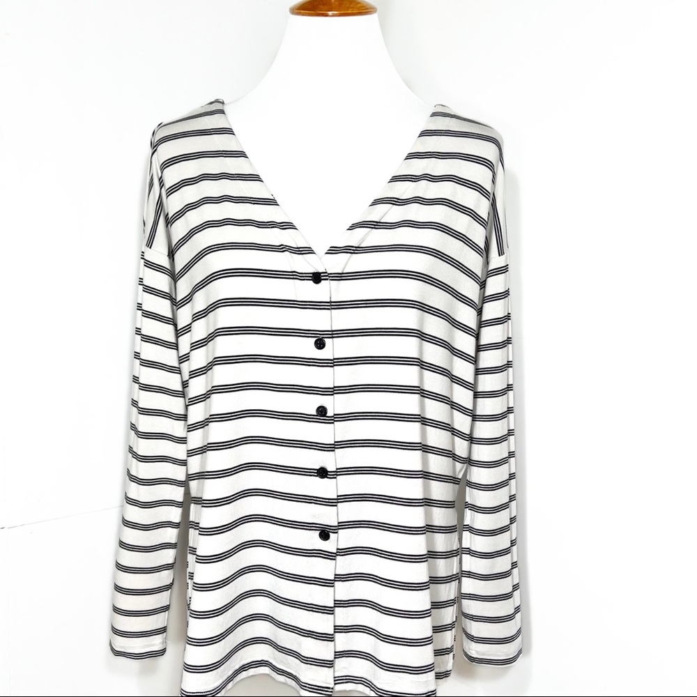 Cupcakes and Cashmere Black White Striped Split Hem Long Sleeve Buttondown Top - Picture 8 of 11